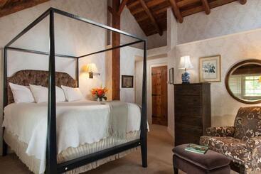 בית מלון כפרי The Inn At Round Barn Farm