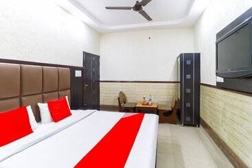 בית מלון כפרי Malik Regency By Oyo Rooms