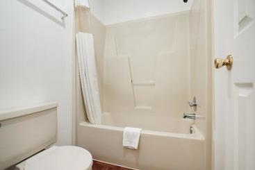 فندق على الطريق Oyo Hotel Calhoun Ga I-75 & Us-41 Hwy