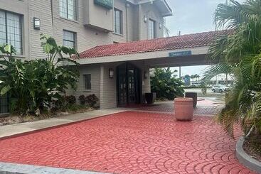 فندق La Quinta Inn By Wyndham Tampa Bay Pinellas Park Clearwater