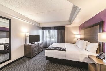 Отель La Quinta By Wyndham Austin Airport
