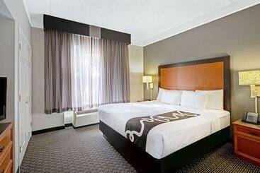 هتل La Quinta By Wyndham Houston West Park 10
