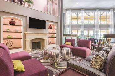 בית מלון כפרי La Quinta Inn & Suites By Wyndham University Area Chapel Hill