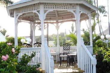 هتل Lemon Tree Inn   Near Tin City