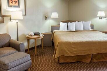 בית מלון כפרי Quality Inn & Suites Greenfield I70