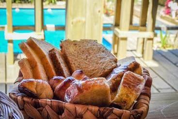 تختخواب و صبحانه Boutique La Mexicana Suites & Beach