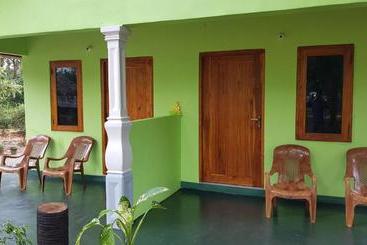 هتل Vimal Villa