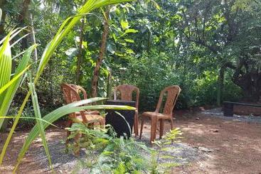 هتل Vimal Villa