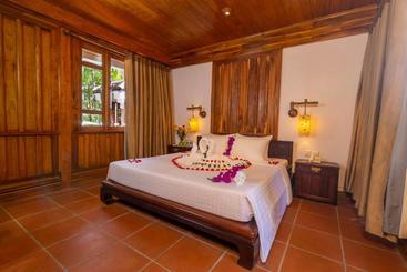 هتل Old Town Resort Phu Quoc