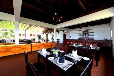 هتل Old Town Resort Phu Quoc
