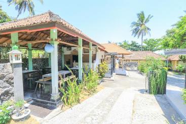 هتل Tara Bar & Resto Air Sanih