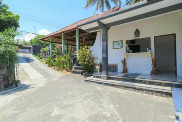 هتل Tara Bar & Resto Air Sanih