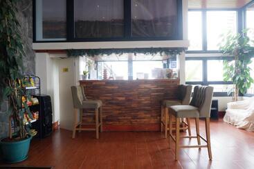 בית מלון כפרי Sunset View Ridge Residences