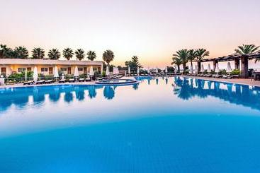 هتل Vuni Palace Luxury Resort & Beach & Casino