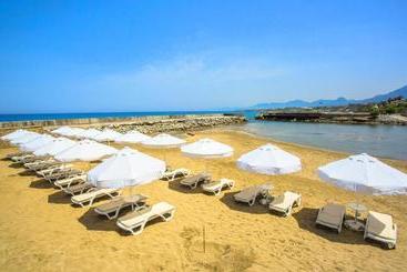 هتل Vuni Palace Luxury Resort & Beach & Casino