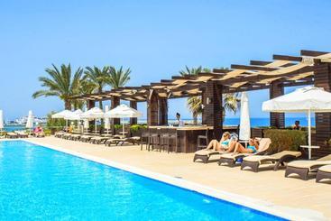 هتل Vuni Palace Luxury Resort & Beach & Casino