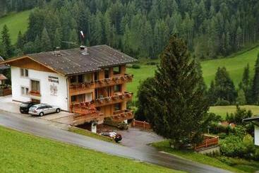پانسیون Gastehaus Alpenruh
