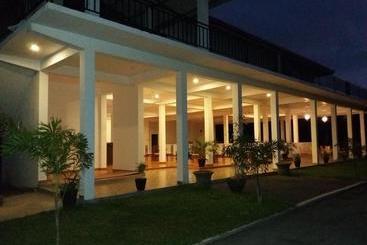 استراحتگاه Aqua House Hotel Yala