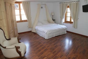 هتل Auberge Du Rempart