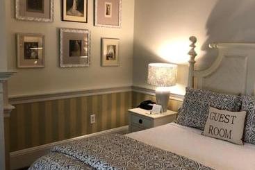 هتل Mary Prentiss Inn