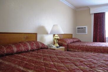 فندق Merrill Field Inn