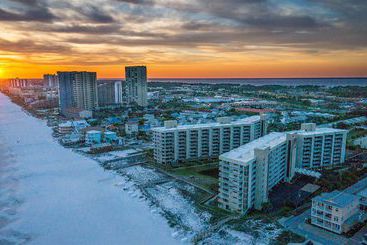 منتجع Mainsail Condos