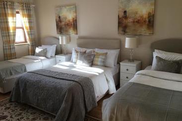 تختخواب و صبحانه Lissadell Lodge