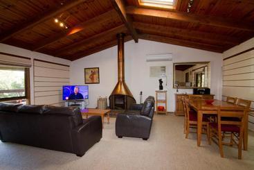Alrima Lodge, Bright