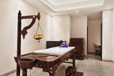 هتل Ramada Plaza By Wyndham Lucknow