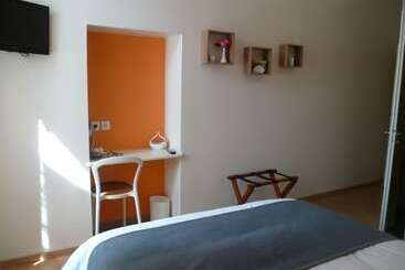ベッドアンドブレックファースト Chambres D Hotes Lasarroques