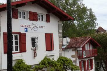 צימר Galerie D Art D Une Ancienne Mairie De 1783