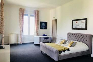 تختخواب و صبحانه Château Ollé Laprune