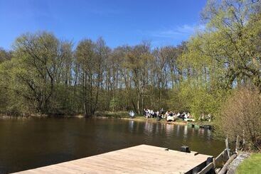 هاستل Ivögården Mat & Vingård