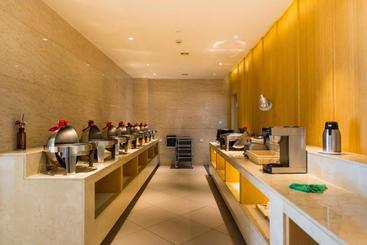 هتل Ji  Yantai Binhai Plaza