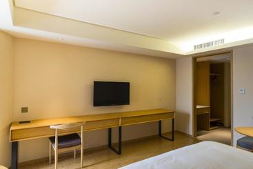 هتل Ji  Yantai Binhai Plaza