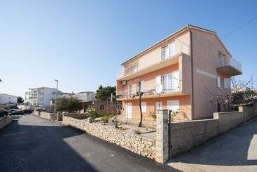 ツーリストアパートメント Apartment Brko