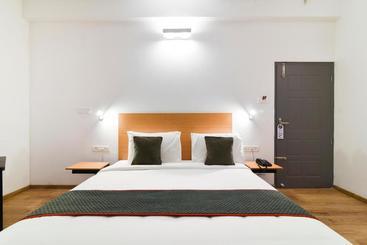 هتل Oyo Townhouse 239 Venue  Airport