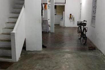 تختخواب و صبحانه Mayurapriya Inn