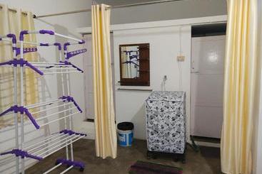 تختخواب و صبحانه Mayurapriya Inn