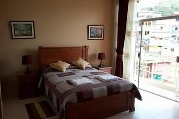 پانسیون Hostal Kurmi   Coroico