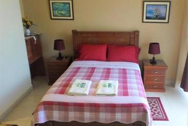 پانسیون Hostal Kurmi   Coroico
