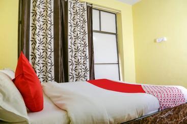 هتل Oyo 66401 Matoshree Garden Resort