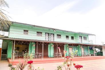 هتل Oyo 66401 Matoshree Garden Resort