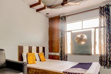 هتل Spot On 65515 Kanpur Deluxe