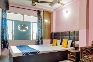 هتل Spot On 65515 Kanpur Deluxe