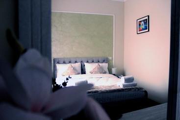 هتل Pensiunea Romeo Resort