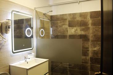 هتل Pensiunea Romeo Resort