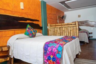 هتل آپارتمان Madre Tierra Hotel & Coworking & Hostal