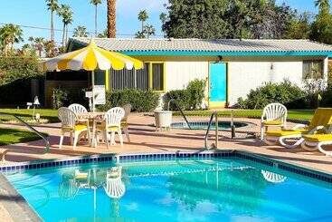 A Place In The Sun Hotel Adults Only Big Units, Privacy Gardens & Heated Pool & Spa In 1 Acre Park