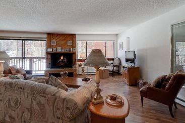 هتل Pine Ridge Condominiums